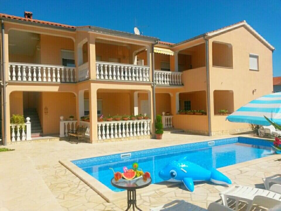 Delphin Guest house *