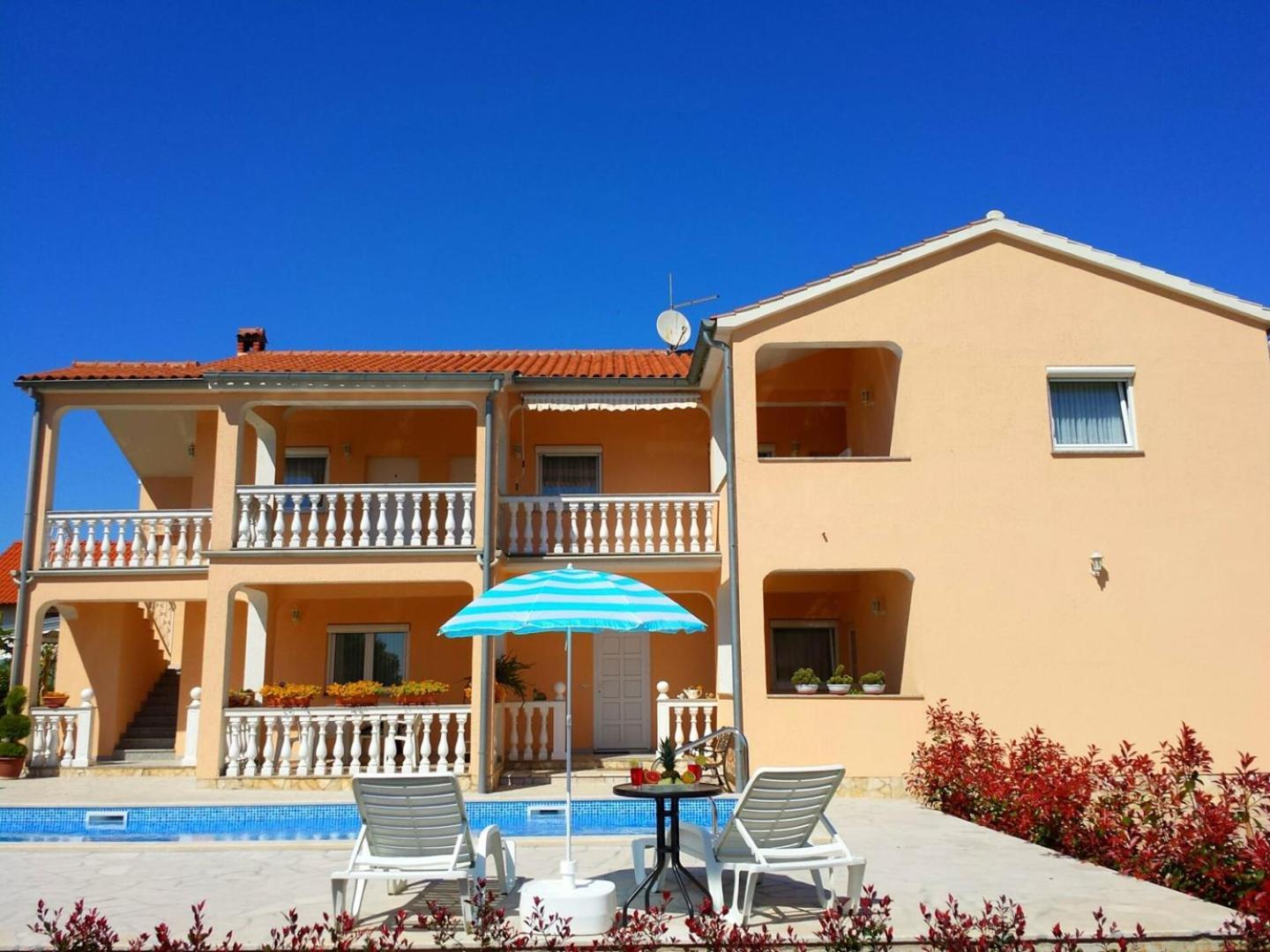 Delphin Guest house